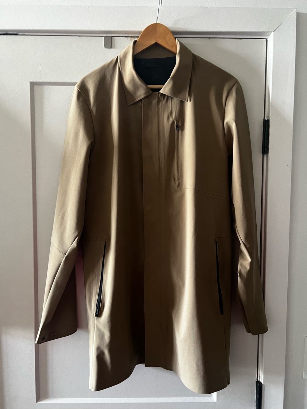 Lululemon men's Lightweight Jacket in Khaki